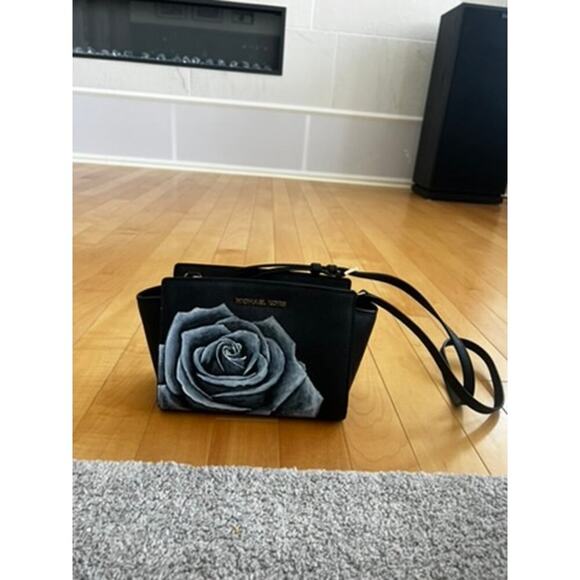 NWOT Michael Kors small black handbag w outer case black w gray rose design - Picture 5 of 9